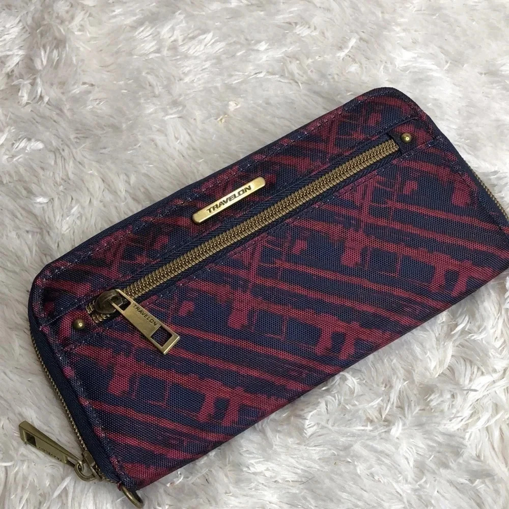 TRAVELON Abstract Travel Wallet - Picture 2 of 5
